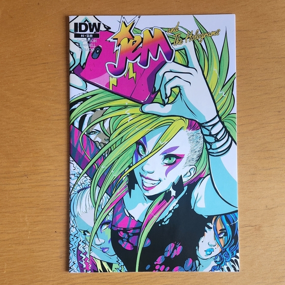 Jem and the Holograms #3, #4 - Comic Books (Lot of 2)  - Picture 8 of 14
